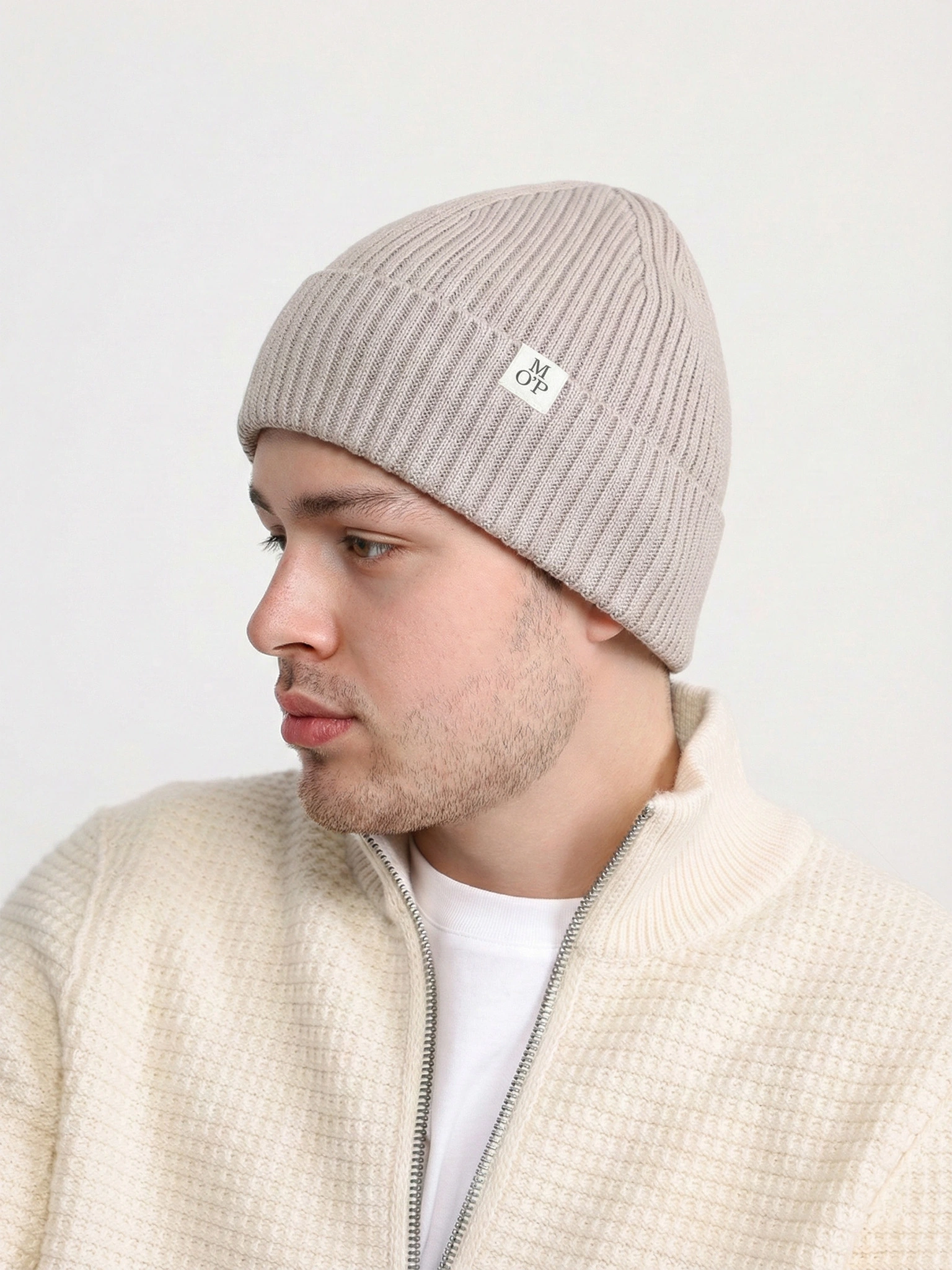 Шапка-бини бежевого цвета с отворотом из хлопка